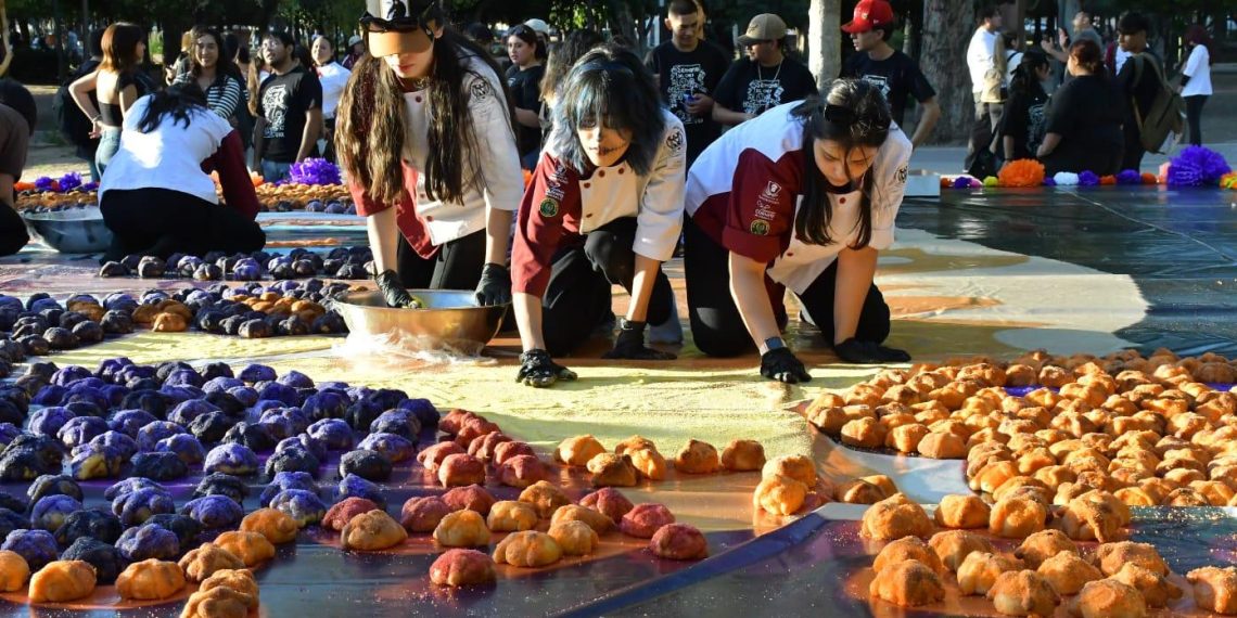 Disfrutan hermosillenses y visitantes el colorido VI Festival Tradicional de Día de Muertos