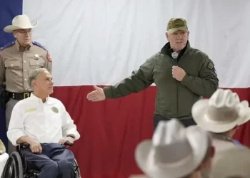 No nos pongan a prueba, advierte Zar de Trump en frontera