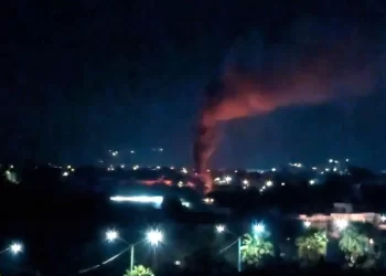 Ataque con dron incendia auto afuera de Culiacán