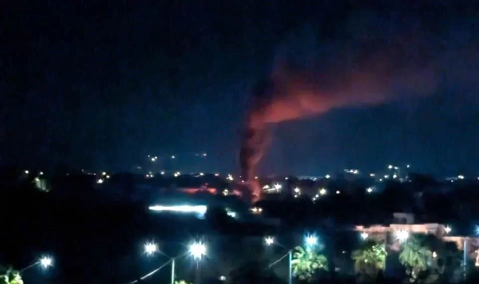 Ataque con dron incendia auto afuera de Culiacán