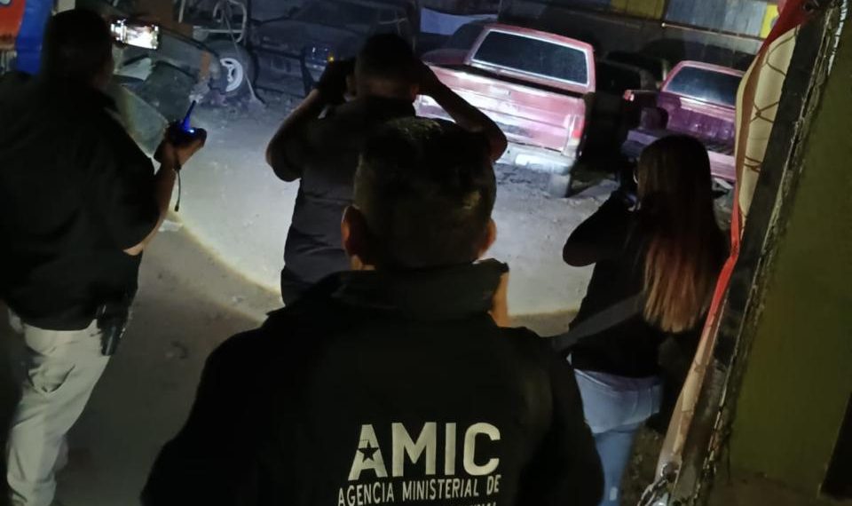 Recupera AMIC siete vehículos con reporte de robo en cateo realizado a taller de auto-detallado en Hermosillo