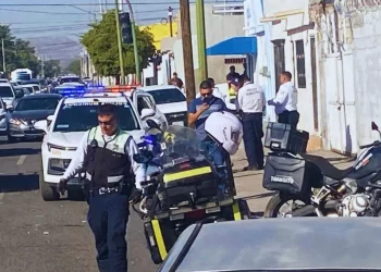 Oficial de tránsito queda lesionado tras ser embestido en Balderrama