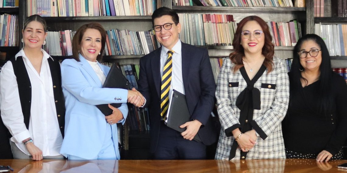 Mujeres empresarias y la CEDH Sonora firman convenio.