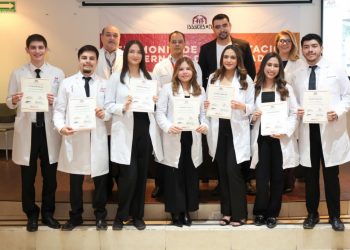Culminan estudiantes de medicina su internado de pregrado en Isssteson