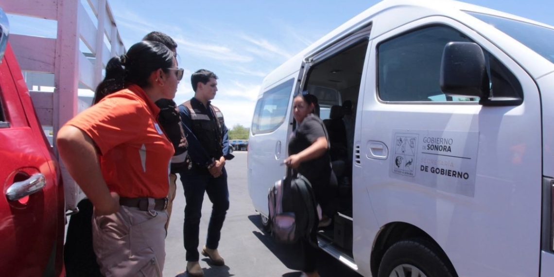 Gobierno de Sonora atiende a personas en situación de movilidad que transitan por la entidad