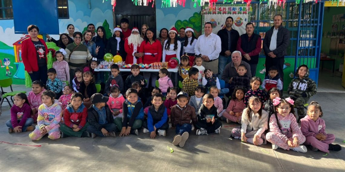 Lleva programa CecyteContiGo alegría a niñas y niños en todo el estado