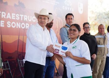 Gobernador Durazo beneficia a más de 150 mil estudiantes con Becas Sonora durante 2024