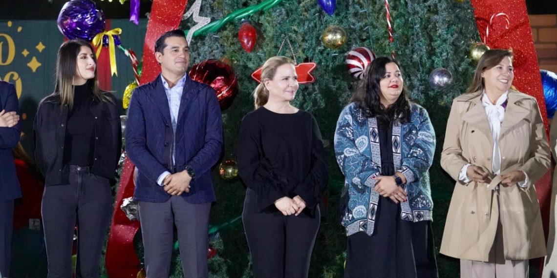Llega espíritu de navidad al Parque Infantil con encendido del Árbol Navideño