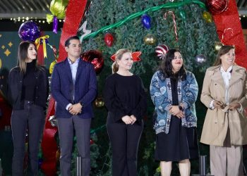 Llega espíritu de navidad al Parque Infantil con encendido del Árbol Navideño