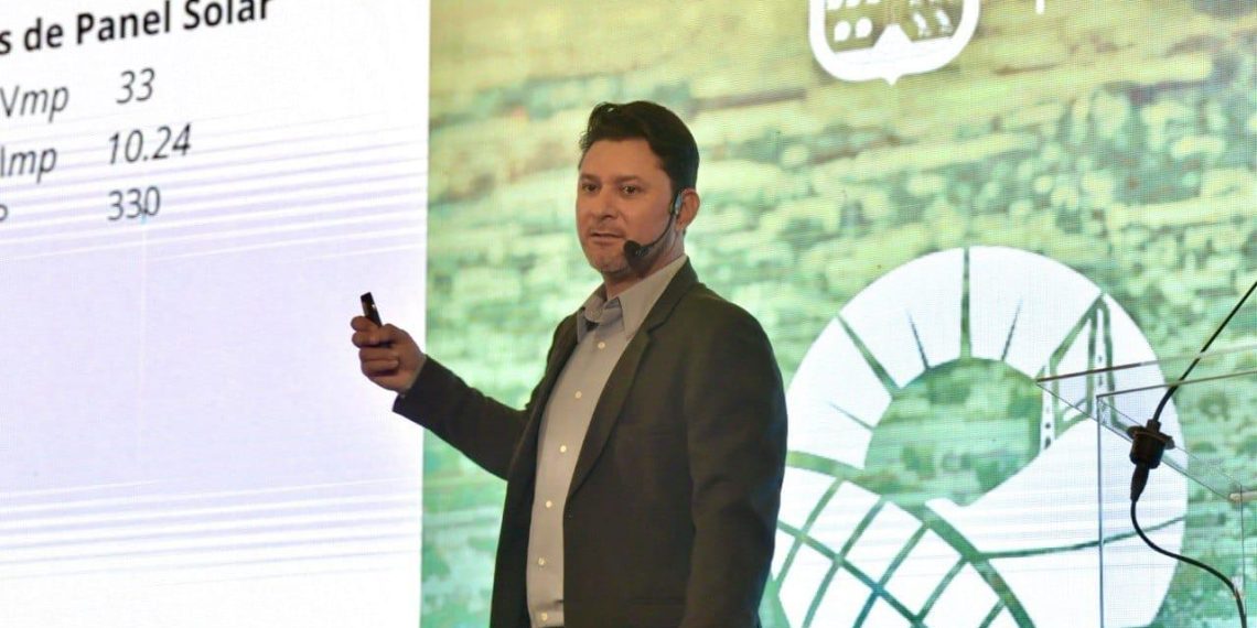 Abordan en Foro ruta para disminuir emisiones de CO2 y desafíos técnicos de paneles solares