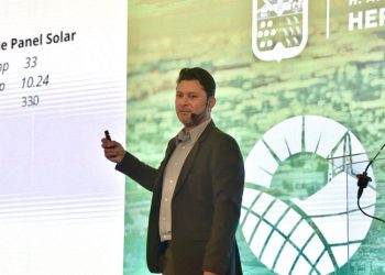 Abordan en Foro ruta para disminuir emisiones de CO2 y desafíos técnicos de paneles solares