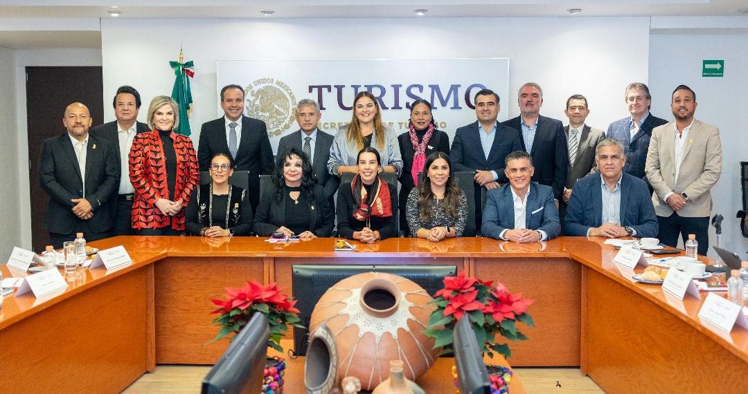 Recibe Antonio Astiazarán Distintivo a la Excelencia Municipal por programas de energía solar