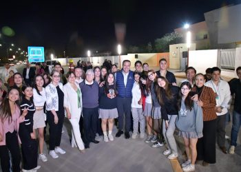 Beneficia Toño Astiazarán a familias del sur poniente y estudiantes de Cobach Villa Bonita con “Camina Segura”