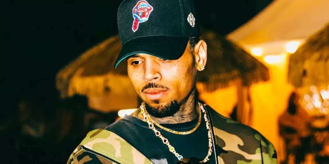 Chris Brown demanda a Warner por difamación