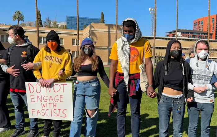 Grupo estudiantil en Arizona pide denunciar a estudiantes indocumentados ante autoridades migratorias