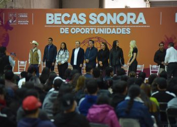 Alcalde Javier Lamarque y Gobernador Alfonso Durazo hacen entrega de becas