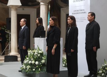 Honra Gobernador Durazo legado del Dr. Samuel Ocaña con homenaje póstumo en Palacio de Gobierno