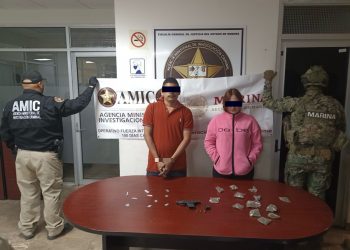 Dos detenidos, narcótico y arma de fuego asegurados en cateo realizado por AMIC y SEMAR