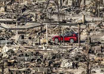 Suben a 16 los muertos por incendios en Los Ángeles