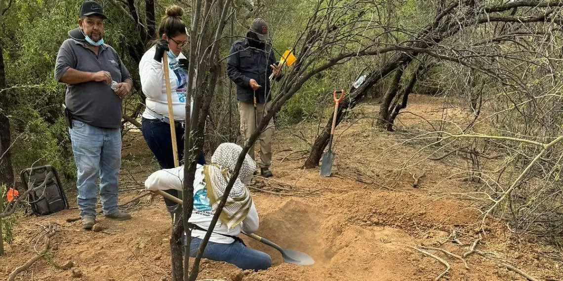 Localizan 26 fosas clandestinas con restos humanos en la carretera 26