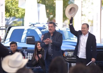 Alcalde de Cajeme acompaña a Gobernador Durazo en entrega de patrullas