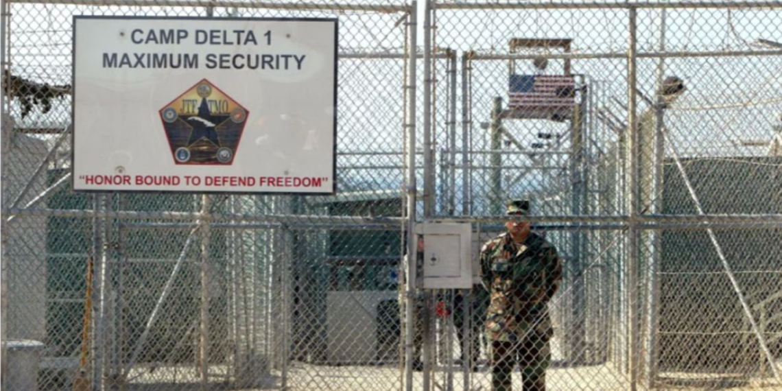 Trump ordena apertura de centro de detención de migrantes en Guantánamo