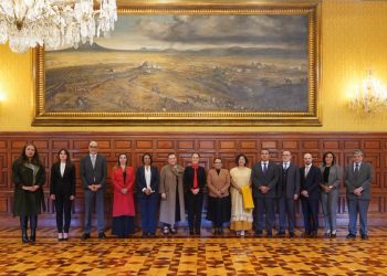 Sheinbaum se reúne con los consejeros del INE en Palacio Nacional