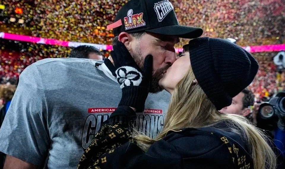 Celebra Taylor Swift triunfo de Travis Kelce y los Chiefs