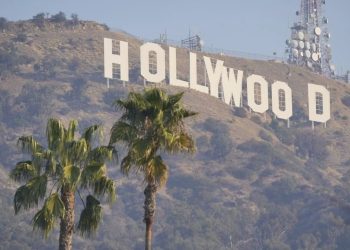 Incendios paralizan premios y grabaciones de Hollywood