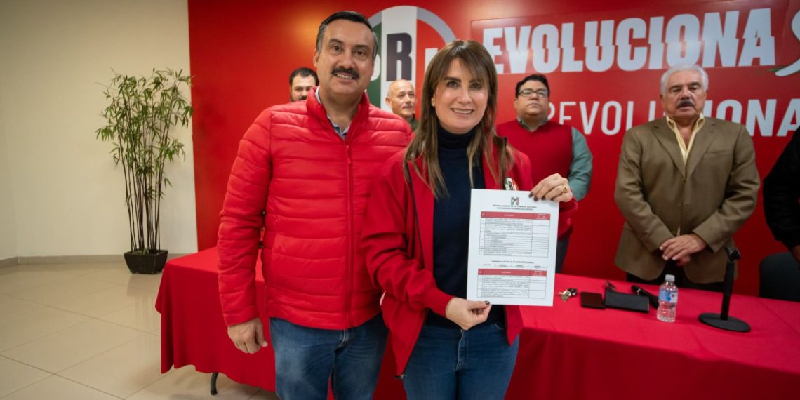 Se registran Lupita Soto y Onésimo Aguilera ante el Órgano Auxiliar de Procesos Internos de PRI Sonora