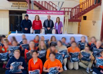 Entrega Gobierno de Sonora uniformes a población femenil de los Ceresos