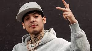 Dejan narcomanta vs Natanael Cano; amenazan con fusilarlo