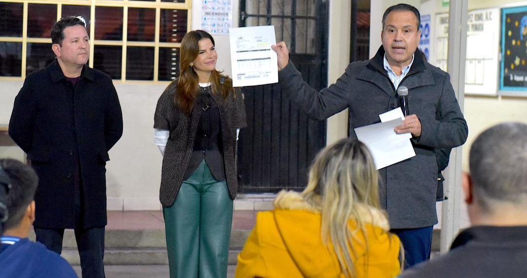 Constatan Toño Astiazarán y Patty Ruibal beneficios de energía solar en Fundación Presbítero Luis López Romo