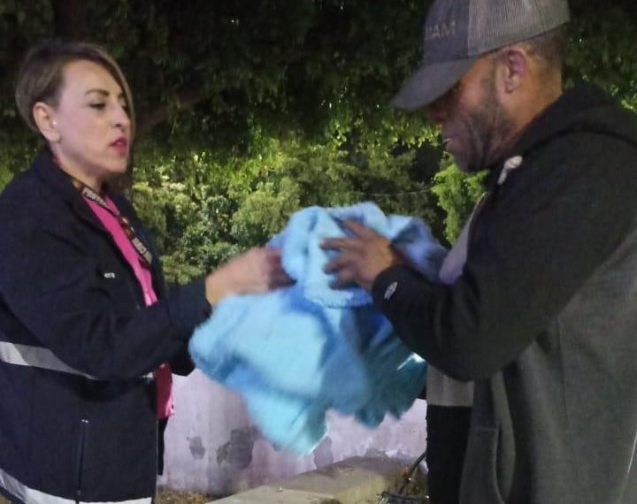 Reciben a personas vulnerables en albergues temporales del municipio por frío