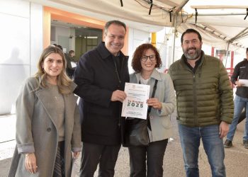 Entrega beneficios Toño Astiazarán a ciudadanos cumplidos con el pago de predial