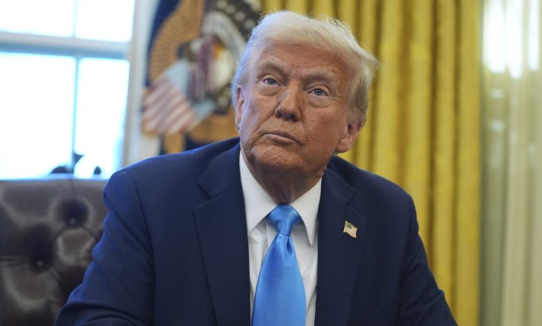 Trump firma decretos que imponen aranceles al acero y aluminio