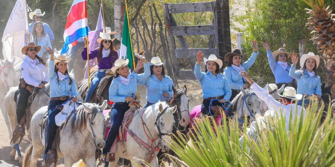 Realizan la décimo quinta edición de la “Cabalgata con Aroma de Mujer”