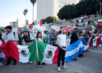 Protestan en Los Ángeles contra deportaciones