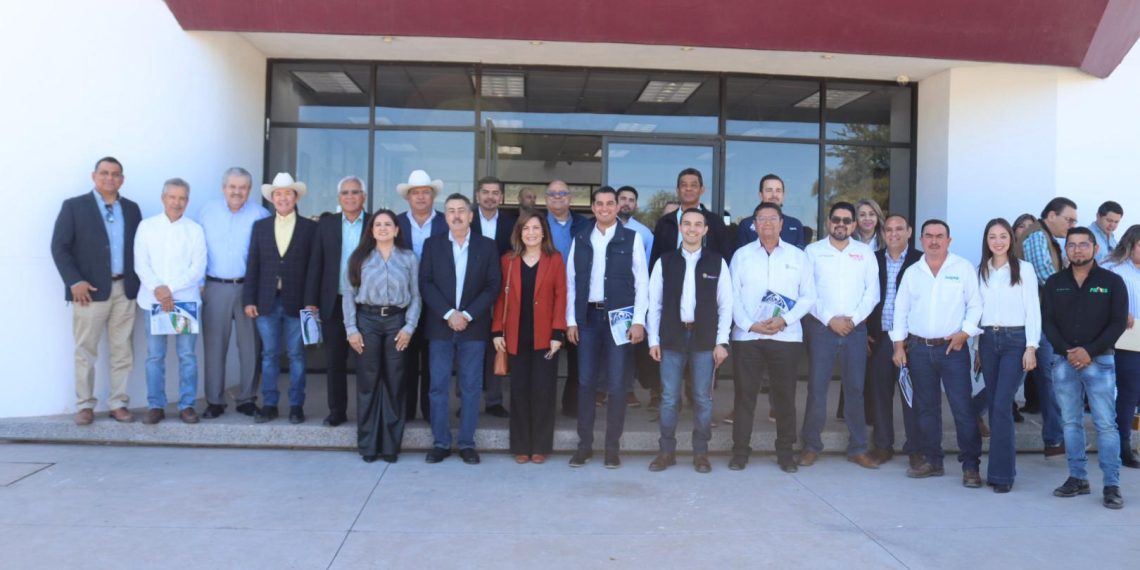 Alcalde de Cajeme acompaña a autoridades en inauguración de Maestría del ITVY