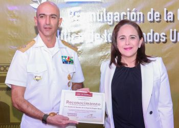 Reconoce Ayuntamiento de Guaymas a los alumnos de excelencia académica