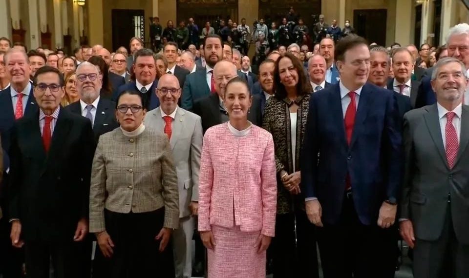 Se reúne Claudia Sheinbaum con IP tras pausa en aranceles