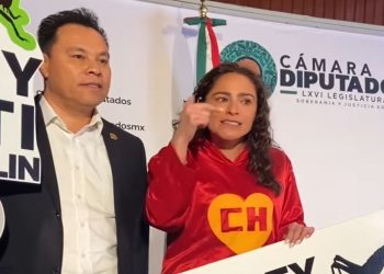 ‘No contaban con su astucia’: Diputada se viste de ‘Chapulín Colorado’ para presentar iniciativa