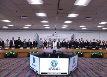 Recibe el diputado Gutiérrez Luna informes de gestión 2024 de los Órganos Internos de Control de entes autónomos