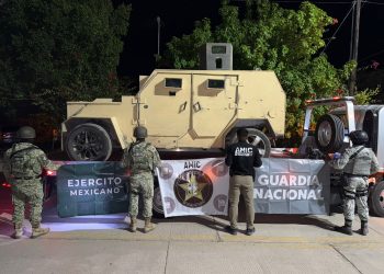 Aseguran dos vehículos con blindaje artesanal en cateo realizado en Pitiquito