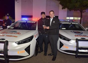 Equipa Antonio Astiazarán con 10 unidades eléctricas y un sistema fotovoltaico a la Comandancia Nuevo Hermosillo