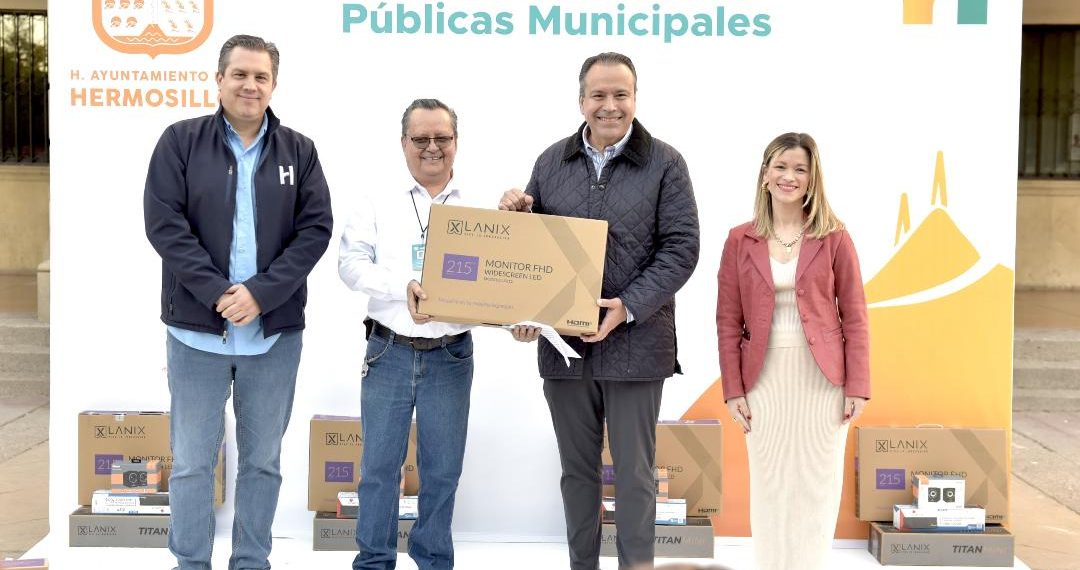 Apoya Toño Astiazarán a red de bibliotecas públicas municipales con entrega de computadoras