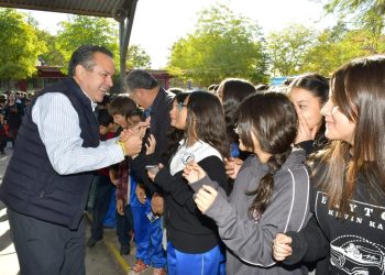 Ayudan Toño Astiazarán y Patty Ruibal a prevenir adicciones en jóvenes con programa “Advertencia DIF”