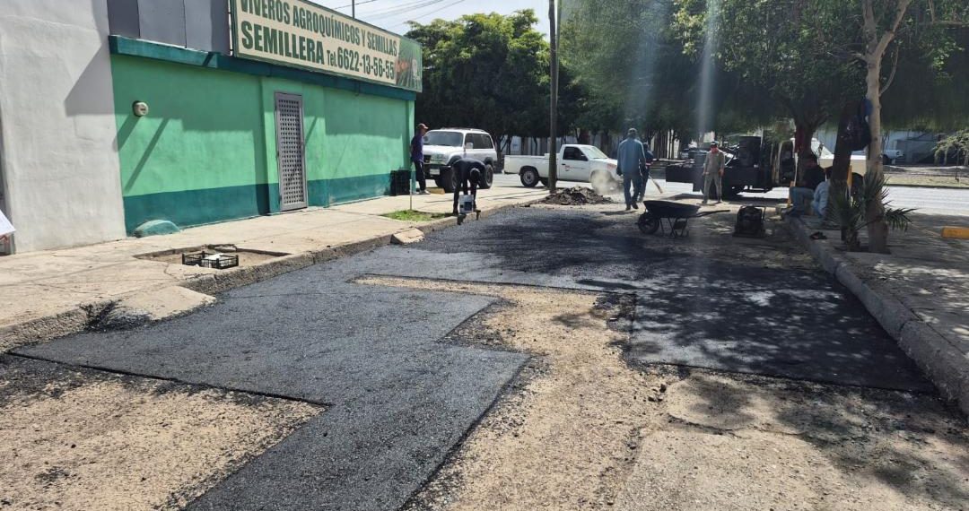 Refuerza Ayuntamiento de Hermosillo reparación de calles con el programa “Un Día en Tu Colonia”