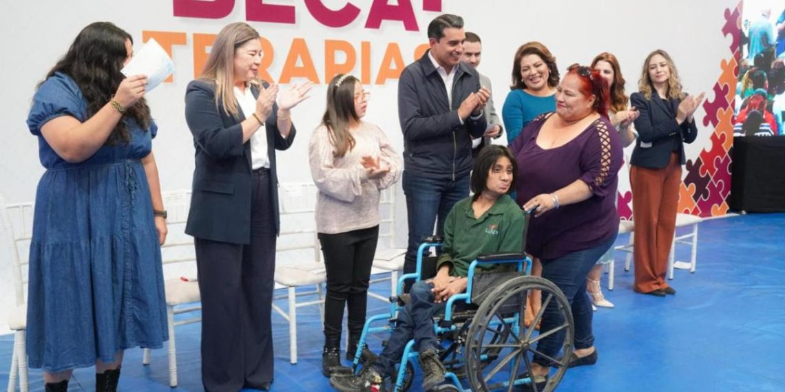 Beneficia Gobernador Durazo a personas con discapacidad intelectual a través de becaterapias: Froylán Gámez
