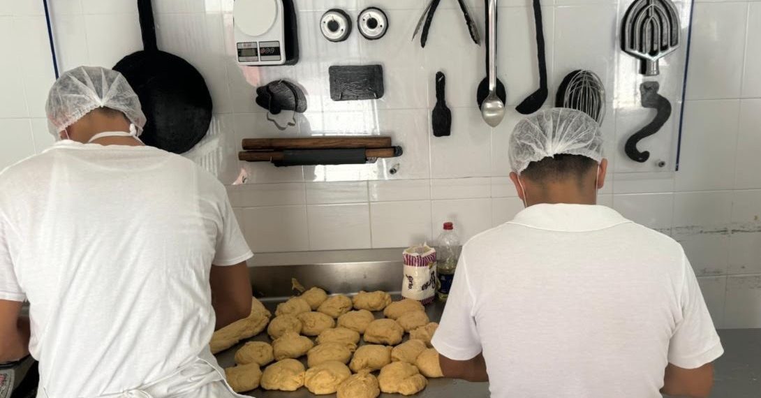 Gobierno de Sonora impulsa reinserción laboral de jóvenes en Itama: Víctor Hugo Enríquez